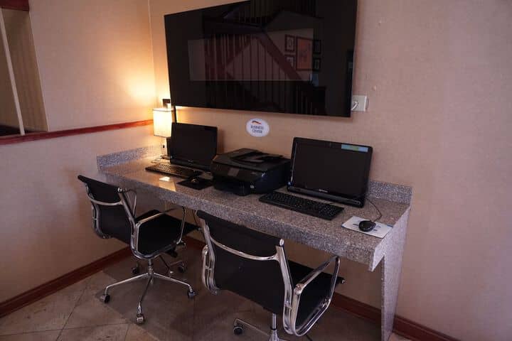Business Center 64 of 67